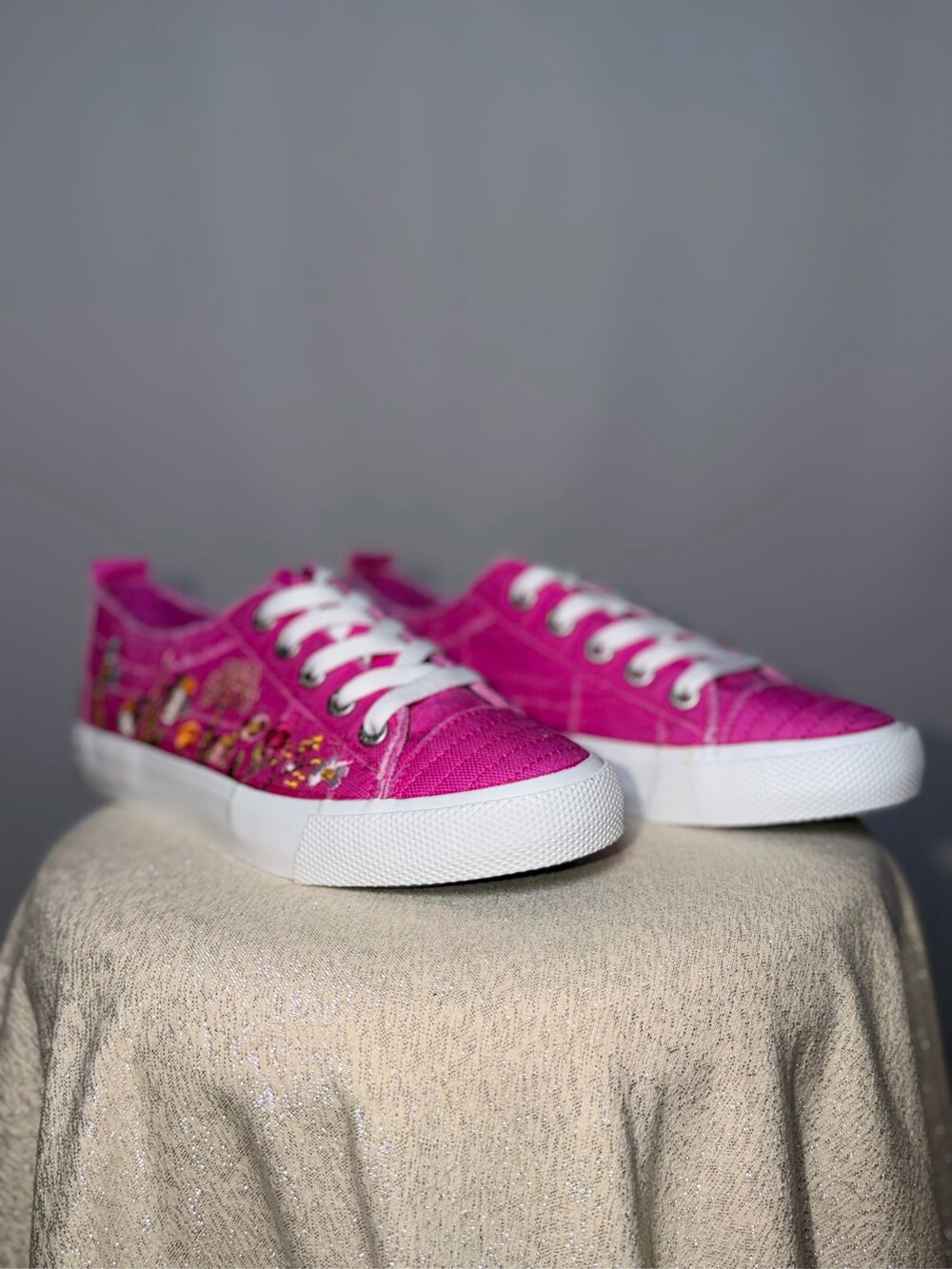 Blowfish Malibu Women's Pink Floral Canvas Lace-Up Low Top Sneakers